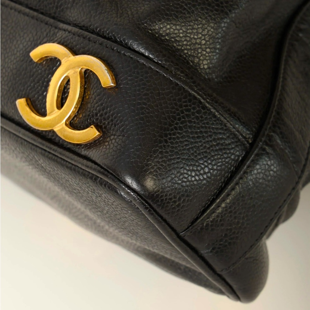 CHANEL Black and Gold Shoulder Bag - Picture 6 of 16